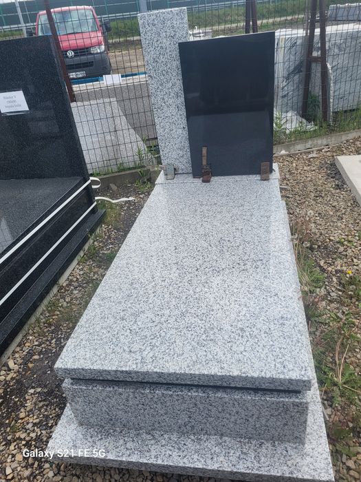 Nagrobki granitowe od 5600