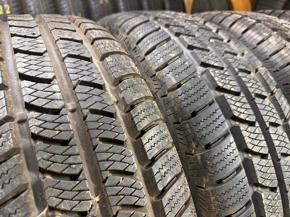 Шини зима 225/75R16C Continental VancoWinter 2  4 шт 9-10мм