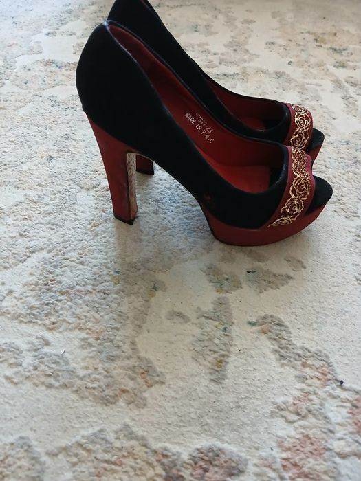 Buty na obcasie nowe r.37