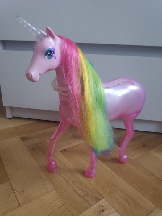 Magiczny jednorożec od Mattel lalki Barbie