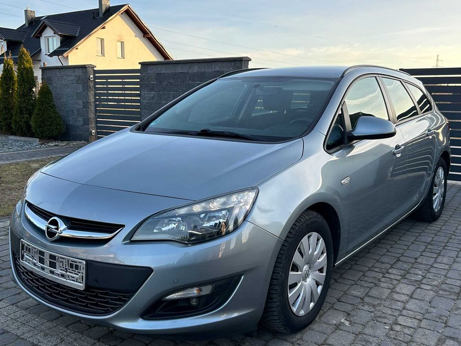 Opel Astra J Lift 2013r 1.7CdTi 110KM sprowadzona z Niemiec