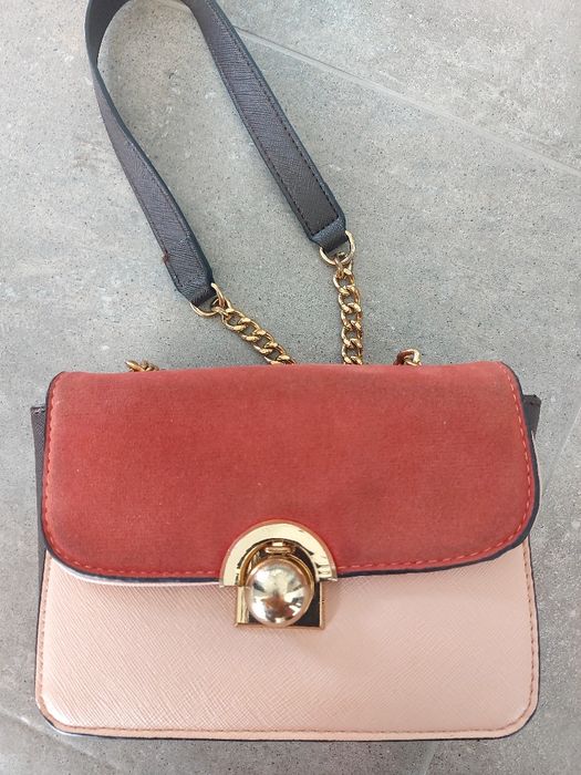 Torebka listonoszka na łańcuszku