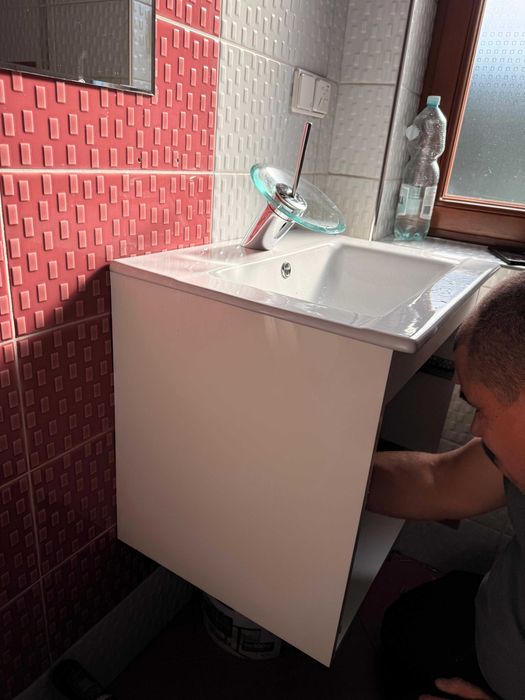 Szafka łazienkowa z umywalką