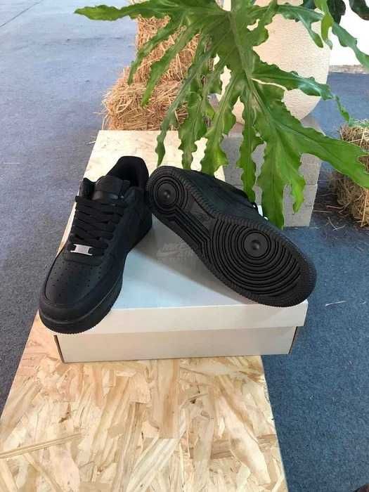 Nike Air Force 1 Low Czarny r.39