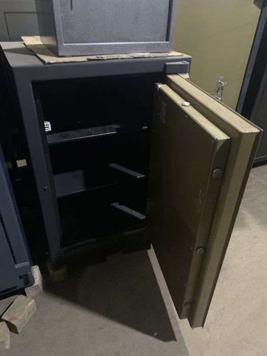 Сейф бу Практика бетонний