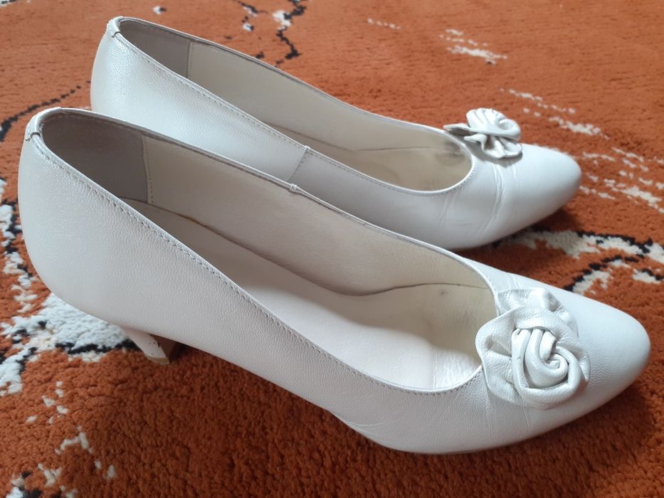 Buty ślubne w stanie b. dobrym