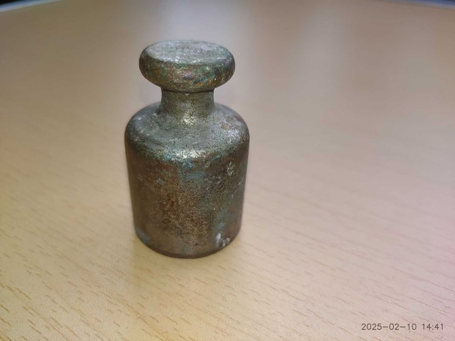 Гиря маленька повірочна