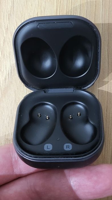 Etui ładujące ładowarka Samsung Buds live oryginalne sprawne czyste