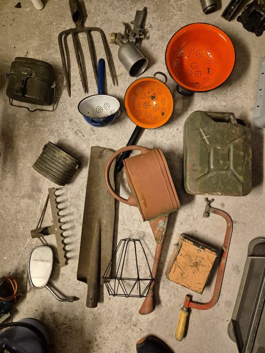 Kanister, szpadel, durszlak, starocie prl