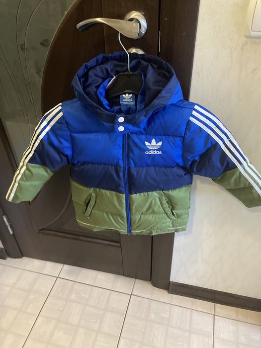 Продам курточку на хлопчика демісезонна