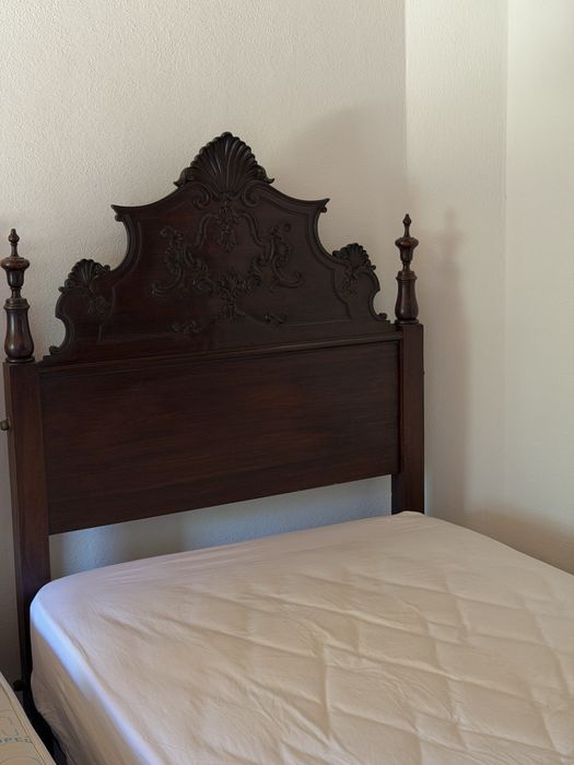 Cama de Pau Santo