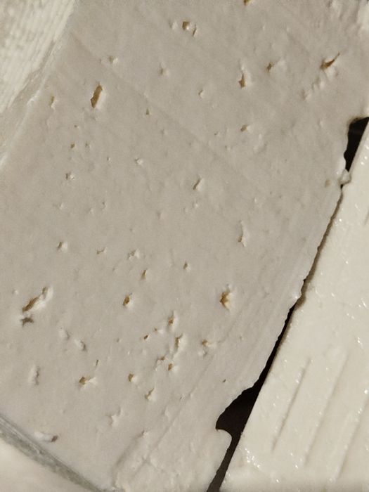 Бринза из коров'ячого молока.