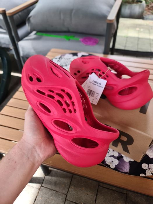 Yeezy foam vermillion