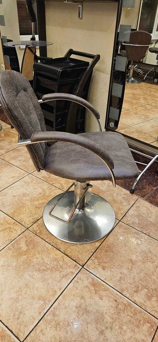 Перукарське крісло б/у