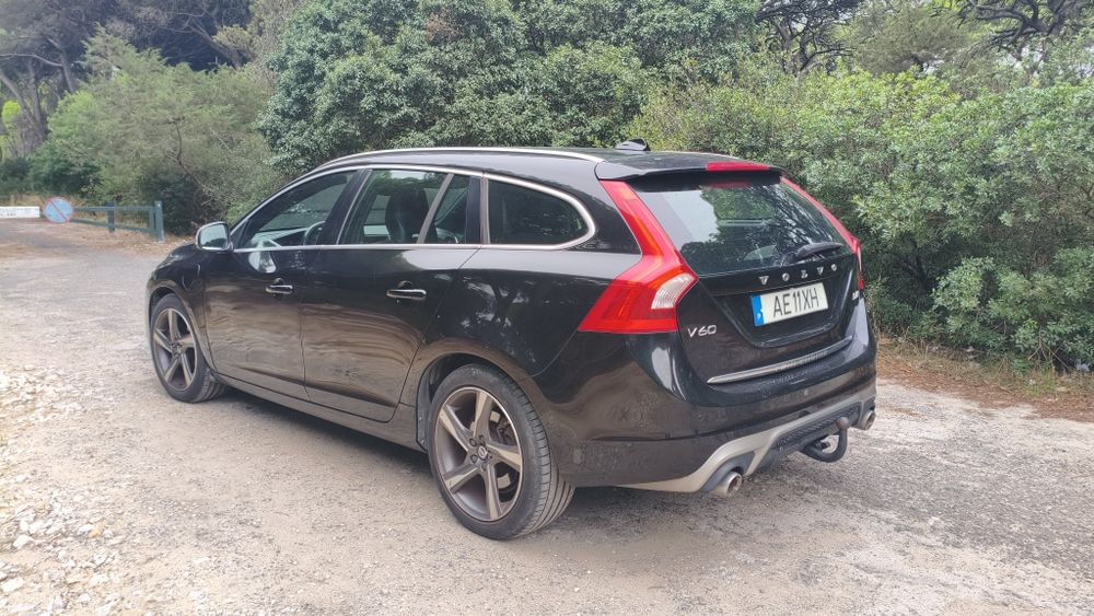 Volvo V60 D6 Plugin R-Design IVA dedutível