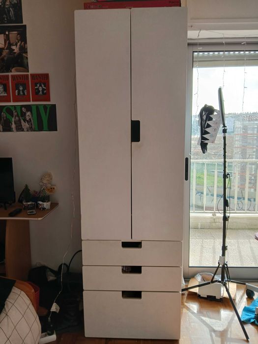 Roupeiro em óptimo estado!!!