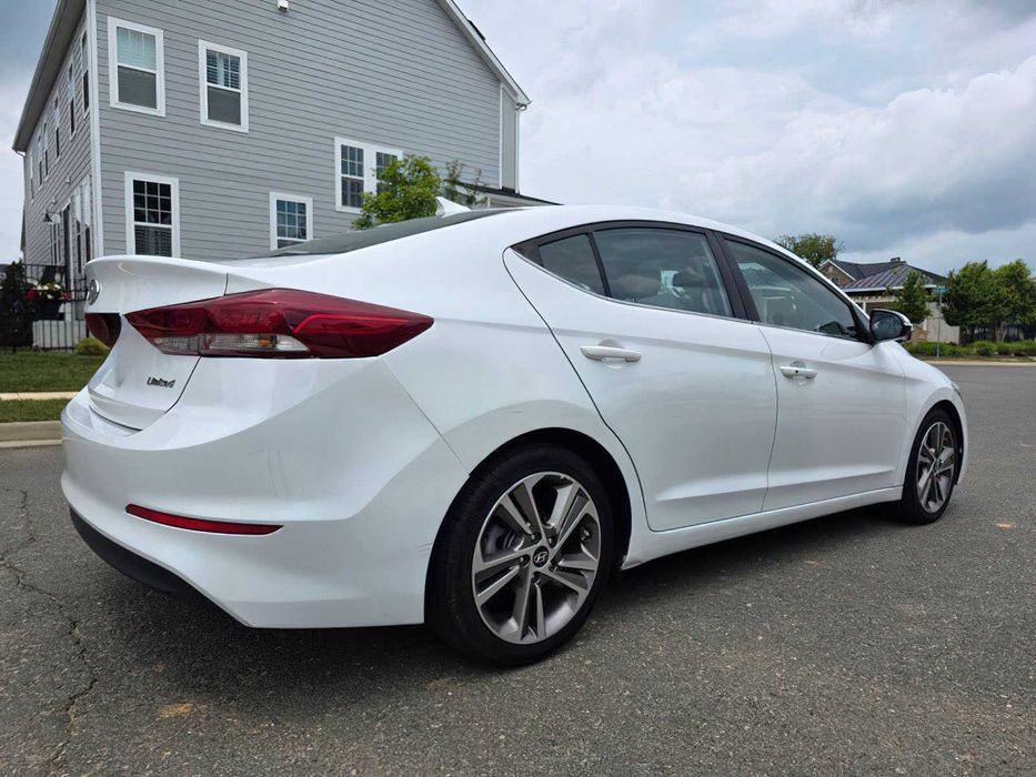 Hyundai Elantra Limited      2018