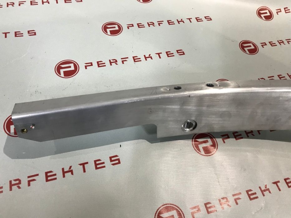 Усилитель верхний переднего бампера Tesla Model 3 1104667