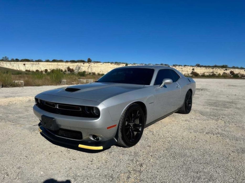 Dodge Challenger SXT      2020