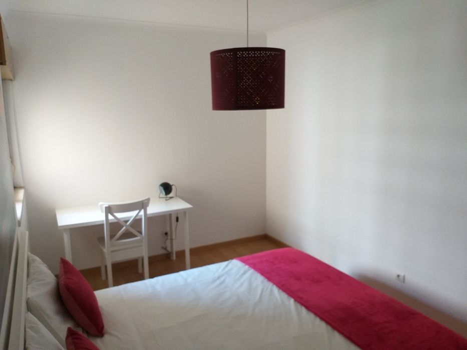 Alugo quarto para  casal  laranjeiras