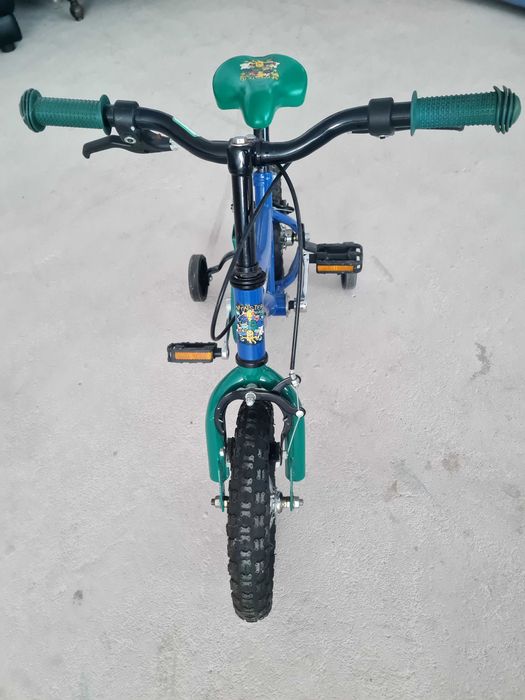 Bicicleta infantil com rodinhas de apoio