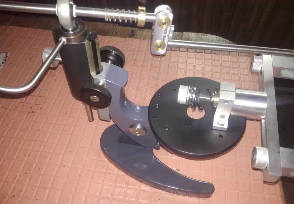 Станок для заточки ножей с поворотным механизмом