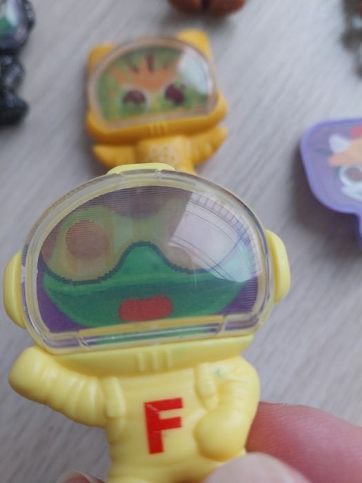 10 figurek Milka Secret Box z mrugającymi oczami