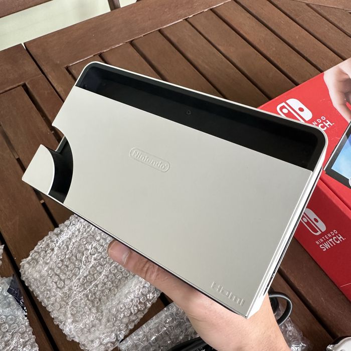 Nintendo Switch OLED – Pack Completo (Como Nova)