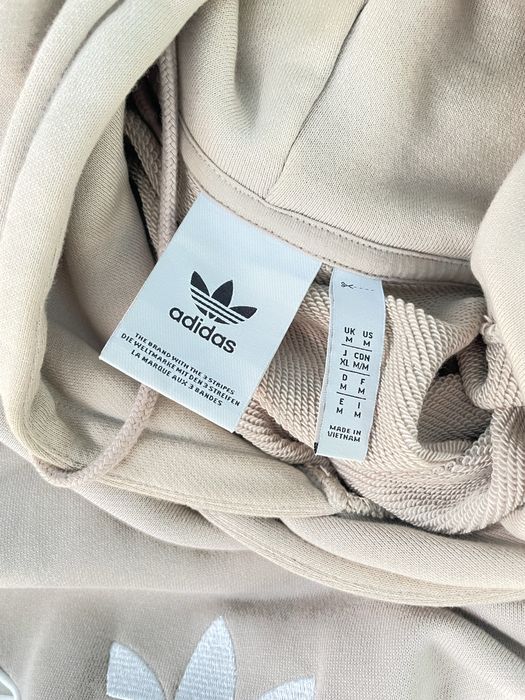 Кофта adidas.