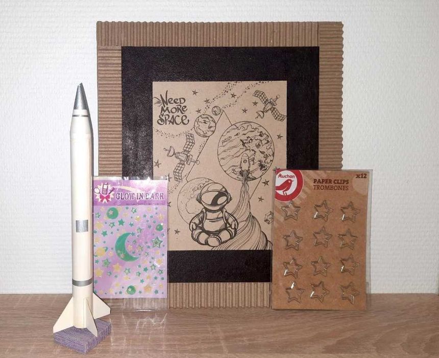 Набір "Космос"- модель ракети, картина 30х34, закладки-зірки, наклейки