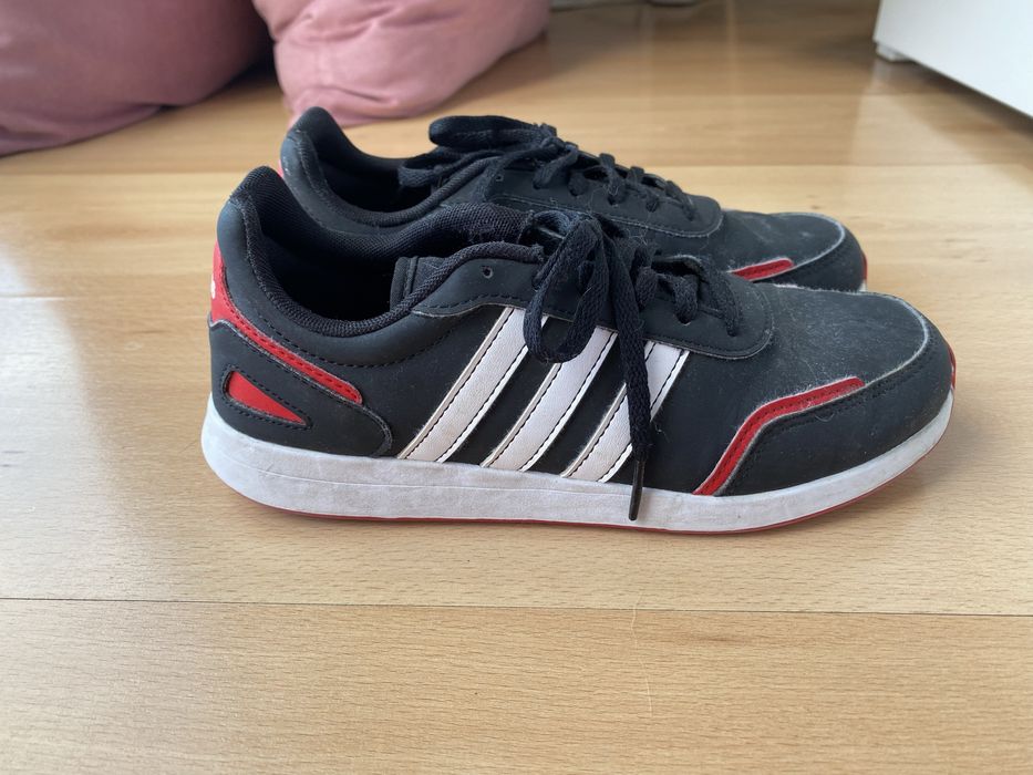 Ténis Adidas em bom estado