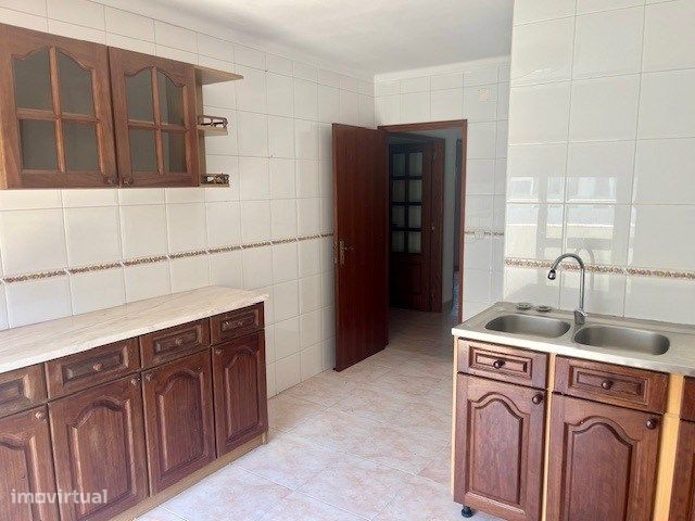 Arrendamento / Apartamento T2 / Quinta do Bispo / Leiria