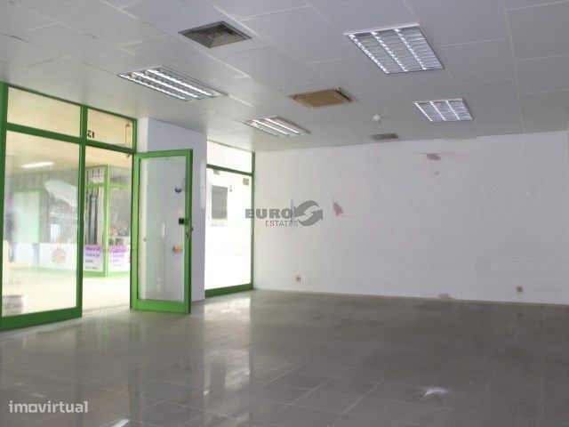 Loja ampla em Centro Comercial  Palmeiras