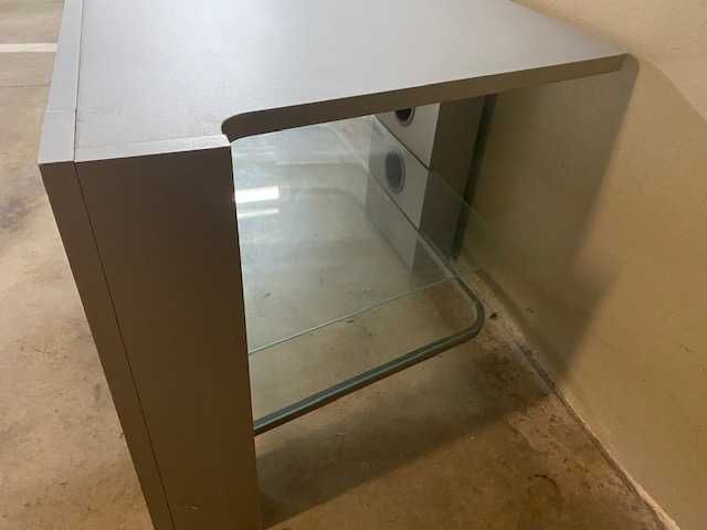 Mesa para televisão e aparelhagem