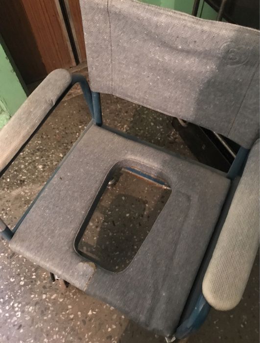 Інвалідний візок з туалетом