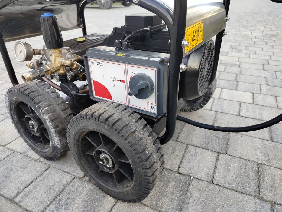 Myjka ciśnieniowa Maxima biemmedue interpump 200 bar