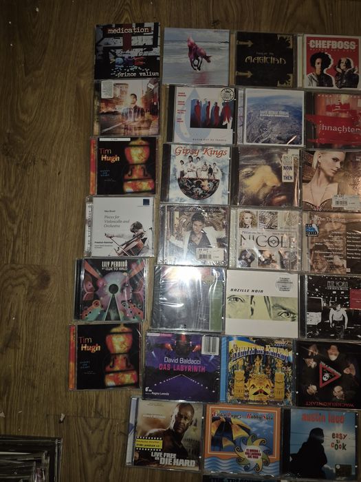 Duza ilosć uzywabych płyt cd oraz vinil rozne