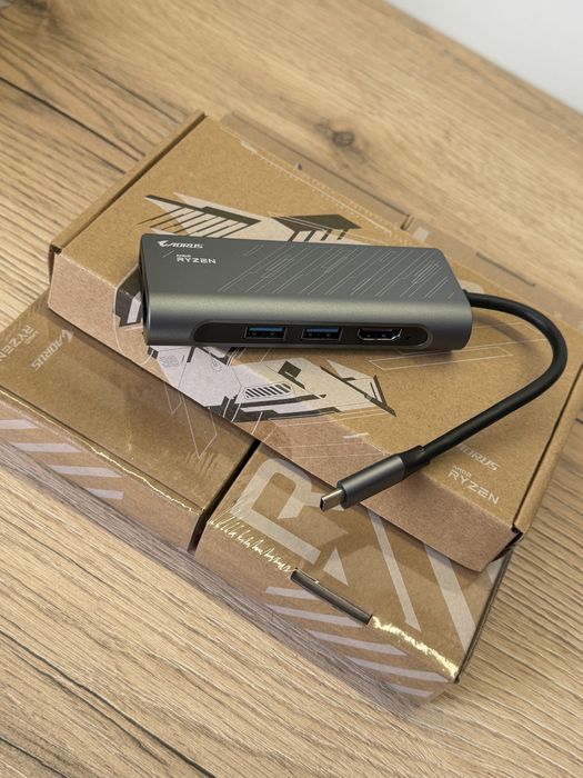 Новий USB Hub Gigabyte TC710