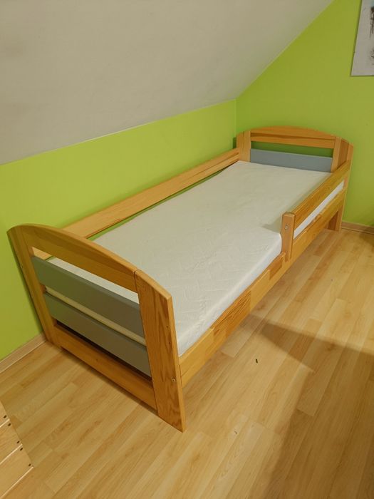 Łóżko drewniane 80x180 z materacem