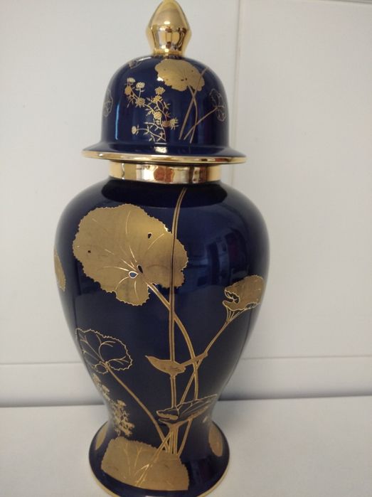Pote azul e dourado