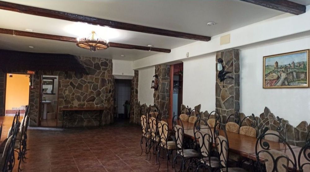 Здається діючий ресторан.