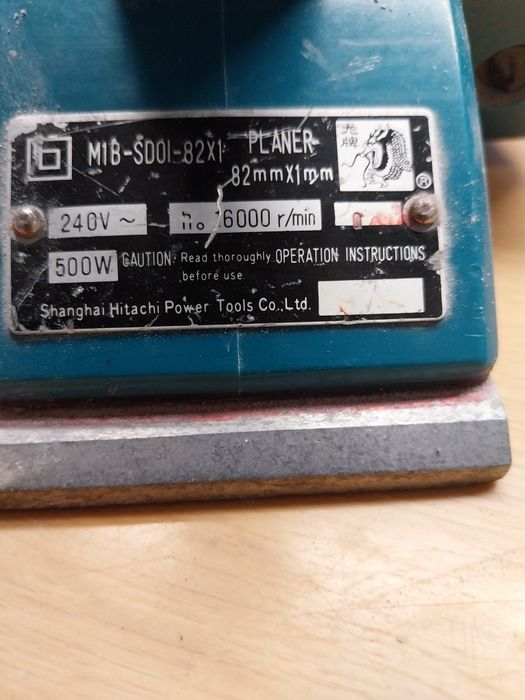 Plaina elétrica Hitachi