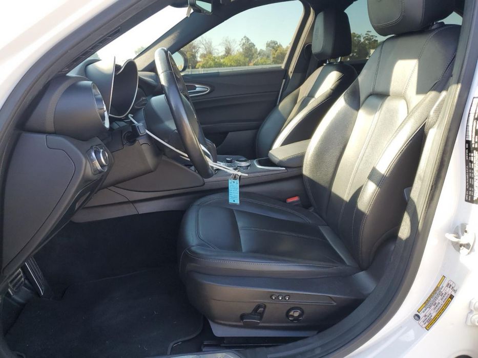 Fotele Alfa Giulia 2022 r mały przebieg