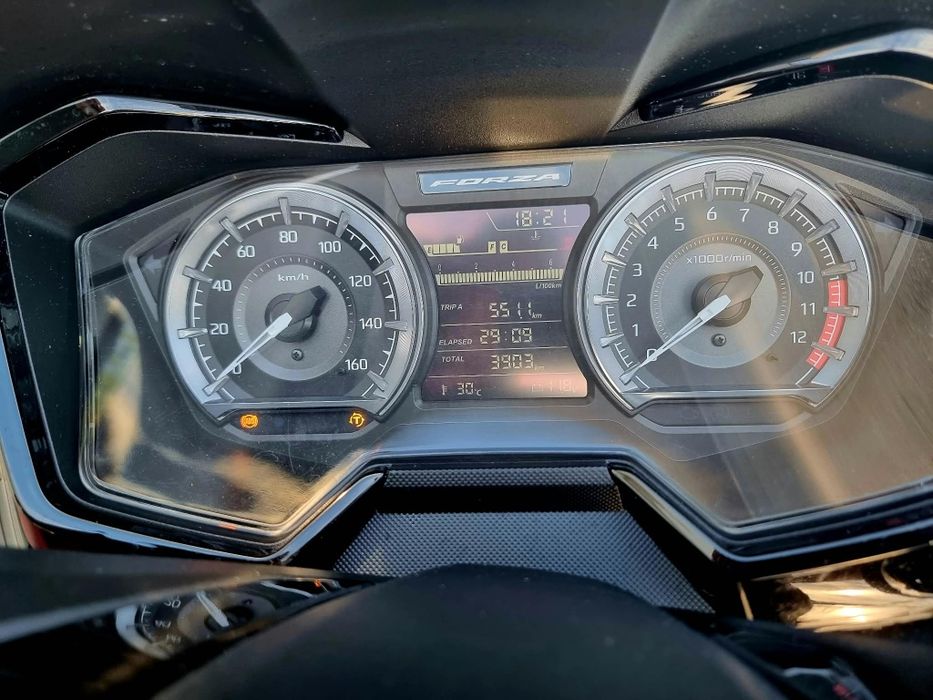 Honda Forza 125 – 2023 – Apenas 3.900 km – Vermelha