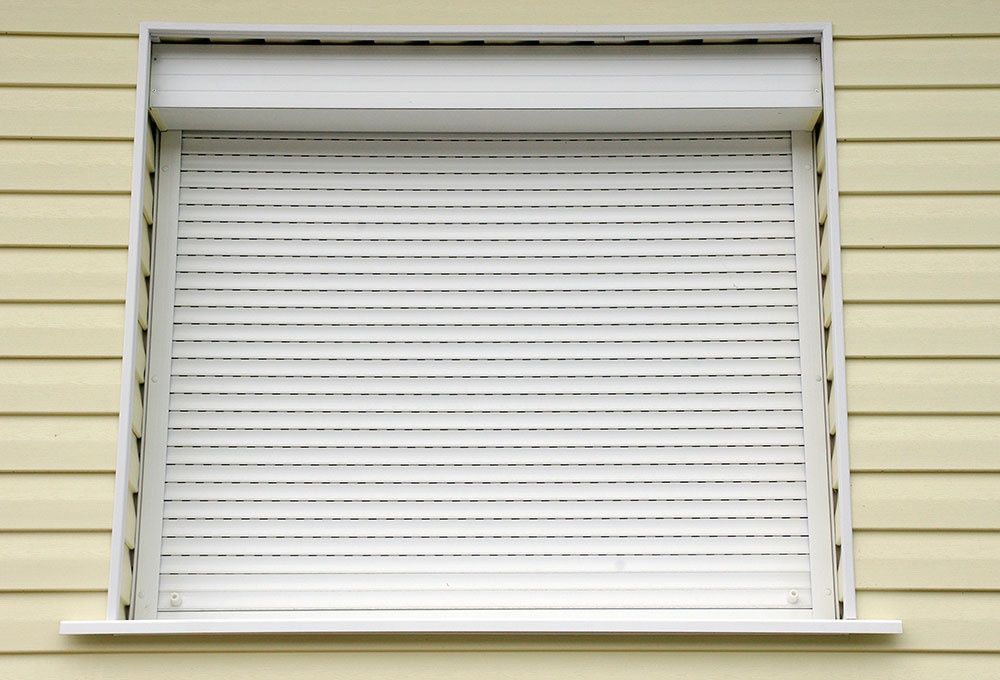 Reparações de canalização, eletricidade, estores, marcenarias e pintur