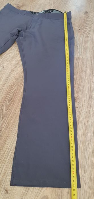 Eleganckie spodnie sportowe NIKE rozmiar M do golfa i inny sportów