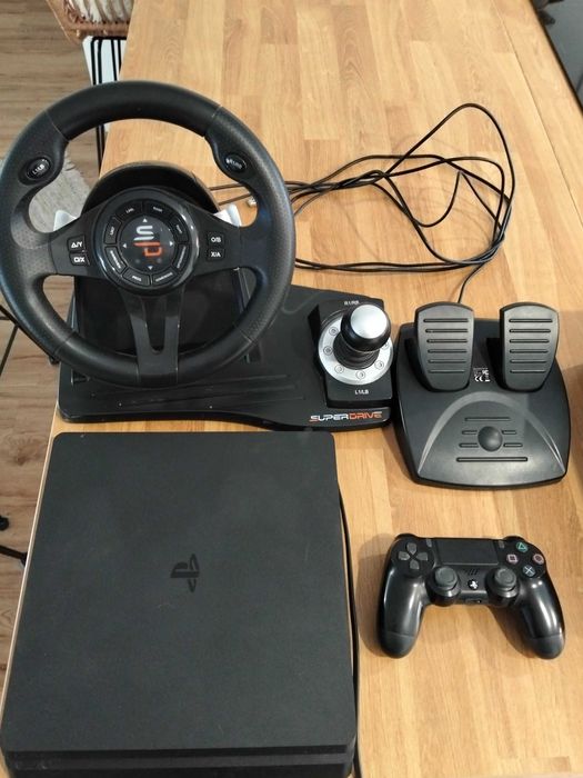 PS4 + 1 comando + volante com pedais