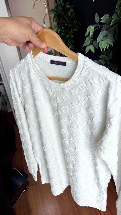 Sweat branca com monograma LV em relevo