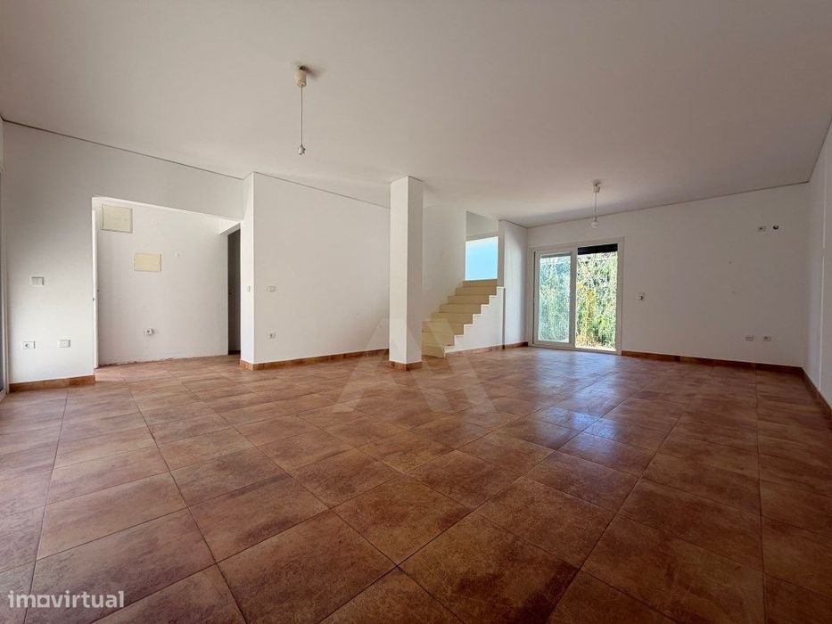 Moradia T4 em Mina de Água, Amadora