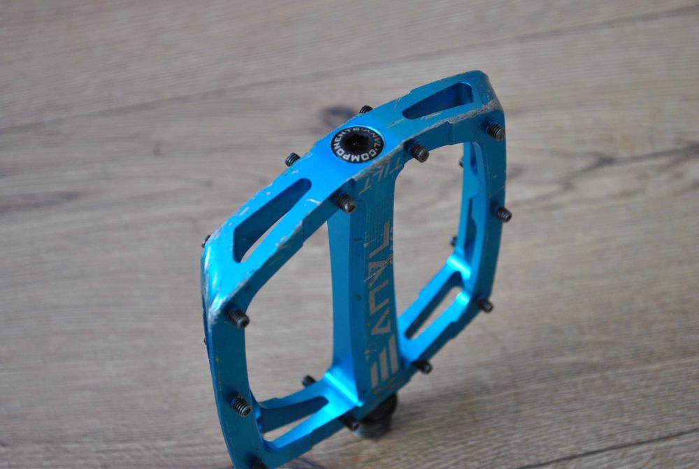Idealny prawy pedal rowerowy Anyl Tilt V3 Flat Niebieski ALu Enduro
